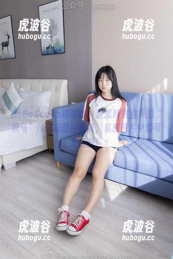 BoBoSocks袜啵啵-瑶瑶 BoBoSocks袜啵啵 - 这就叫袜业界的“黑马”!瑶瑶的白棉袜,私房图片中的可爱反叛!