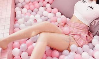 Feilin嗲囡囡 - 方绮言Ayaka，更新了黑白写真集！这一系列的表现，我开始萌生个别的想法了。