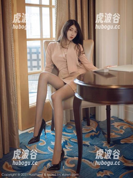 HuaYang花漾-黄乐然 HuaYang花漾 - 黄乐然,原图里的镂空,像我小时候的期末考卷——全都是空白,哈哈!适合壁纸吧?