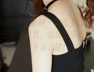 MSLASS梦丝女神 - 寒霜主播的免费写真：反正它不收费，我倒是可以心安理得地多瞧几眼！