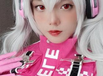 Messie Huang挑战让·巴尔泳装,图片看得我都想试试那种气势!