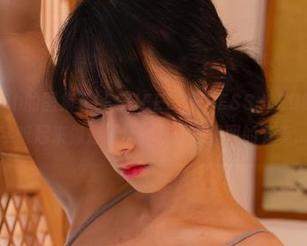 Myung Ah的图集《LEEHEEEXPRESS–LEBE》,这名字听起来像是让我红着脸去看图的节奏…