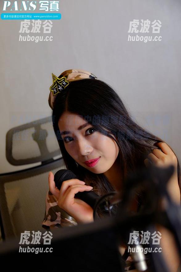 PANS写真-娜娜 PANS写真 - 原图中的娜娜厨娘,全套拿捏住了那种随意感,真想悄悄跟她学个几招。
