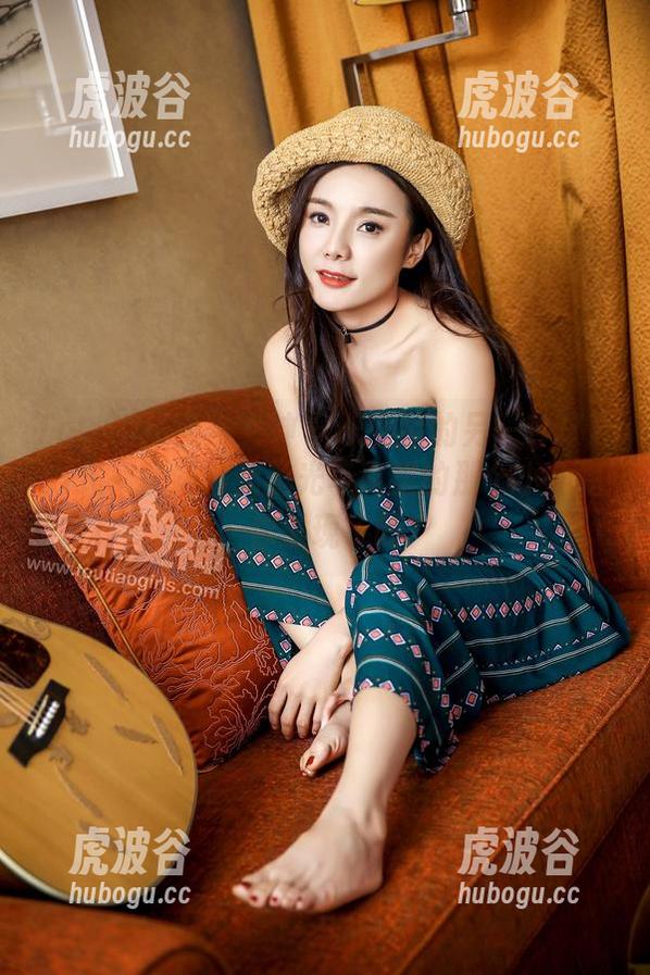 TouTiao头条女神-李媛媛 TouTiao头条女神 - 职业装的另一种打开方式,李媛媛无圣光写真里的那个小角落,你发现了吗?