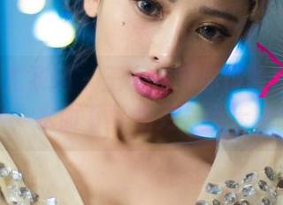 UGirls尤果网 - 王语纯带你体验定制的死库水,水面下可是另一番天地哦!