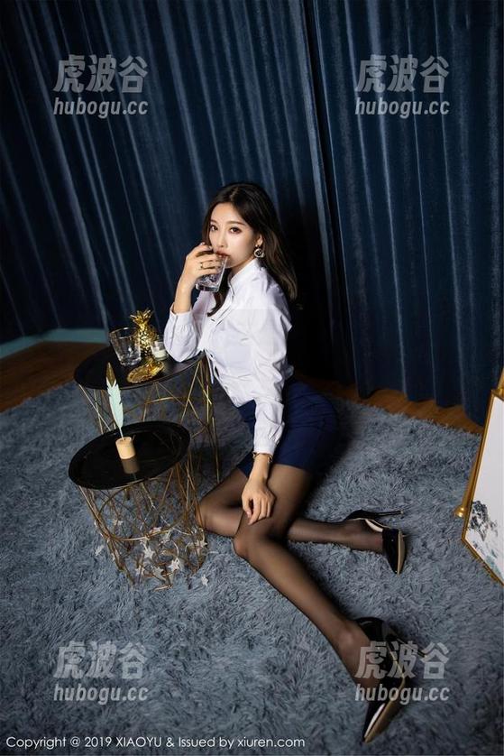 XIAOYU语画界-周思乔betty XIAOYU语画界 - 这是周思乔betty最新一组黑色照片,看了半天,竟然也理解不了她的意图。