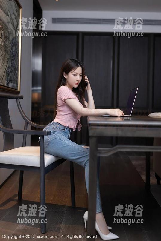Xiuren秀人网-FoxYini孟狐狸 Xiuren秀人网 - 跟上节奏,最新的FoxYini孟狐狸校服图册——竟然有这种搭配?