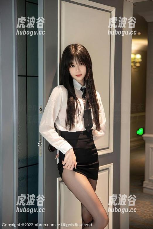 Xiuren秀人网-Olivia童安琪 Xiuren秀人网 - Olivia童安琪新款连衣裙,注意!别眨眼,一转身就成美图了!