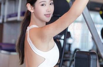 Xiuren秀人网 - 江真真校服合集：不只是在课堂上，也可以是封面女郎！