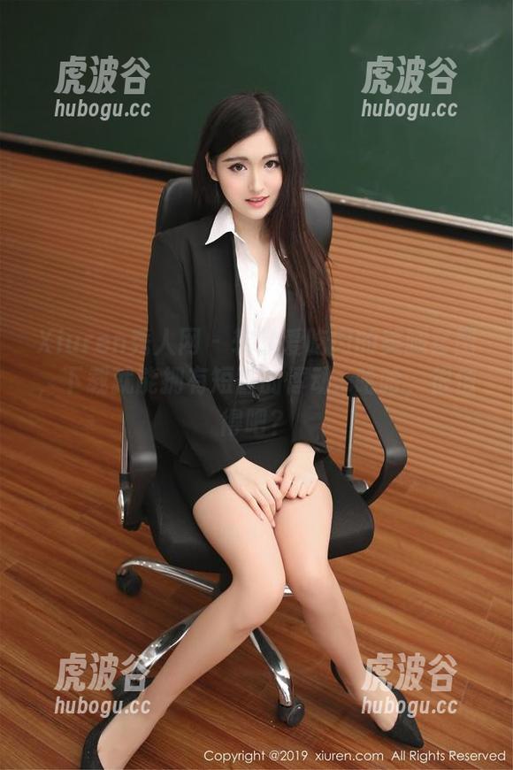 Xiuren秀人网-软软爱吃肉 Xiuren秀人网 - 软软爱吃肉的美腿套图,下载就能拥有短暂的悸动...哈哈,很值得吧?