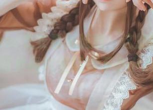 别看coser衣衣看似随意，这加藤惠兔女郎的写真图包里藏着不少小心机。