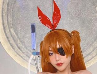 哇，eliza喵喵的私房写真，清纯，但是…她是不是故意要迷惑我？