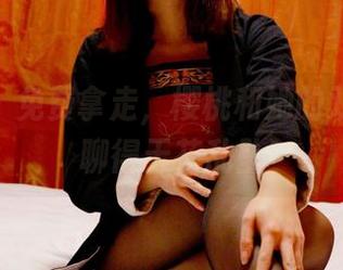 pans - 免费拿走，樱桃和她的双人图集聊得天花乱坠