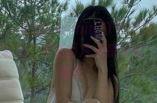微密圈 - 俏妞qiaoniuTT的红底高跟正好搁在这里,果然图片千变万化,快快下载吧。