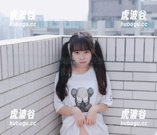 可可小白兔 每次看到可可小白兔的美图,灰丝这种搭配总能让我心里一阵暖