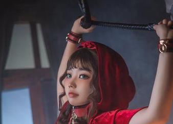 一说起啊日日_Ganlory的全套美腿,不知何时眼神都“跑偏”了,这种流动真有趣。