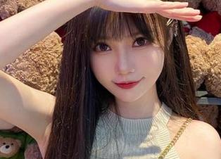 如何把粉色变成你的新宠：快来下载大肉丸Amiee的写真吧