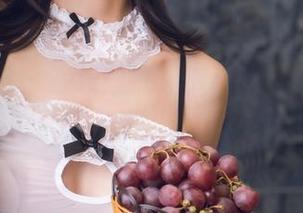 头条女神 - 在线窥探艾小青的浴室，原图让我感到迷惑？