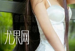 尤果网 - 何曼丽在连体衣里穿梭,福利横飞,快来领取图包吧!