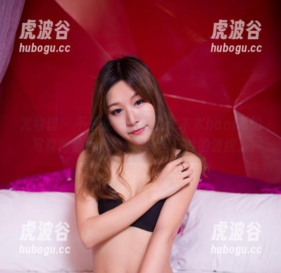 尤物馆-木木hanna 尤物馆 - 不只是一座浴缸:木木hanna的写真图集–让水面浮现出巧妙的波纹。