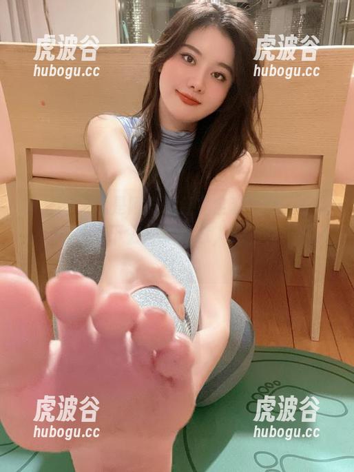 就是阿朱啊 微密圈 - 就是阿朱啊红裙全套写真,来吧,让视线滑下去——注意,地上有小石子!