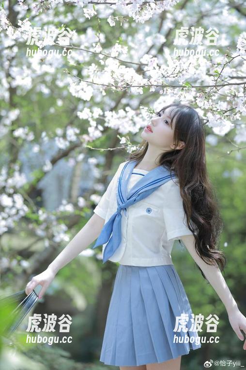 怡子yiii 怡子yiii的小仙女气质在紫蔷薇中闪光,这组高清写真太撩人了!