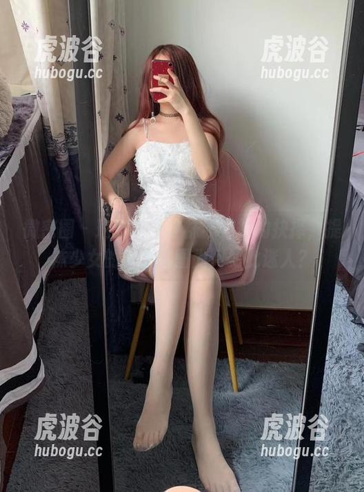 提袜少女 微密圈 - 瑜伽垫上穿袜不穿袜的抉择,提袜少女的高清美图为何如此迷人?