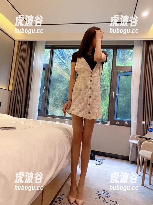 林子琳喵 微密圈 - 原图分享,很拉风,林子琳喵的灰丝搭配真让人一时之间措手不及。