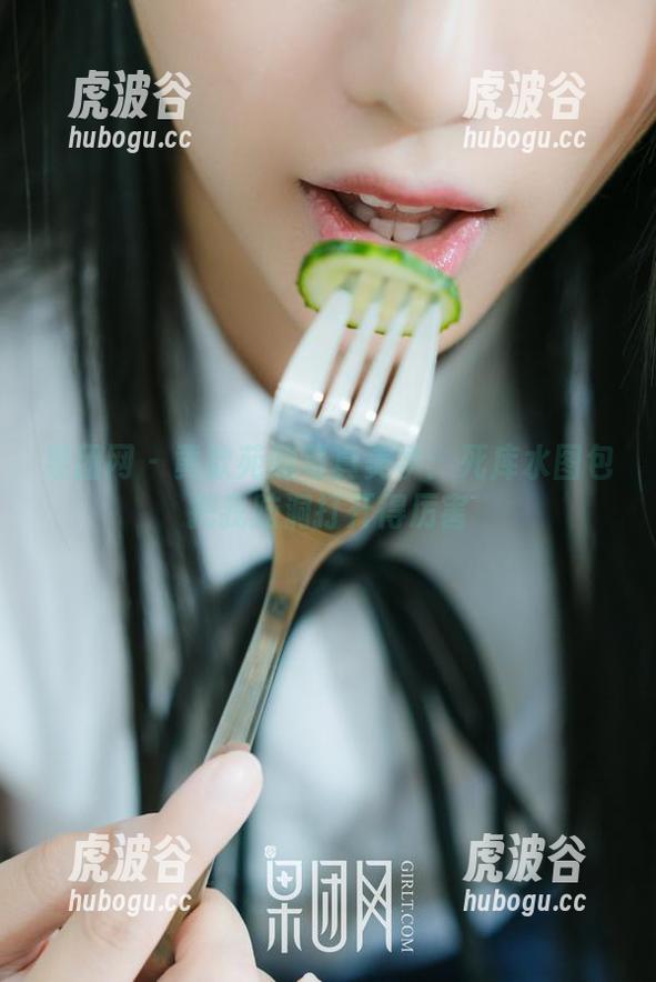果团网-黄歆苑 果团网 - 黄歆苑的写真美学:死库水图包把我脑洞打开得厉害