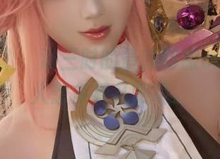 等不及了！桜满三时的最新制服cos，真让人想多看几眼呢。