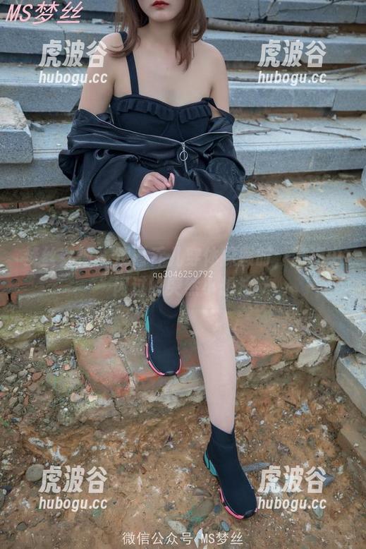 梦丝女神-乔儿 梦丝女神 - 观看乔儿穿体操服时,脑海中闪过的突然小想法