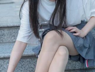 梦丝女神 - 红裙轻摇,灵唯的每一个角度都在说‘看我’——原图在下