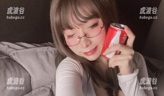次屁啦 照片中的次屁啦,浴室的灯光柔得恰到好处