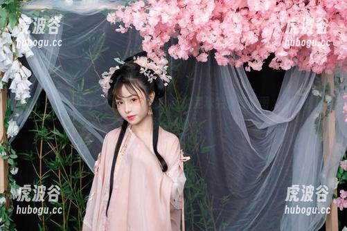 爆机少女喵小吉 4-4-2?3-5-2?爆机少女喵小吉的足球完整版原图,看得我眉头一皱!
