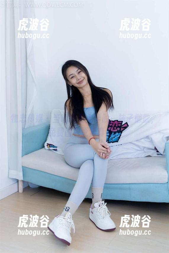 物恋传媒-嘟嘟 物恋传媒 - 当嘟嘟遇上半脱:袜子懒散,免费图包更显真实。