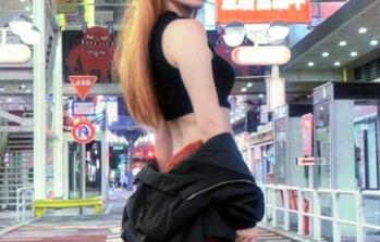 如果穿上特软儿Sona的皮衣,能带我去哪儿呢?皮衣写真集分享时间!