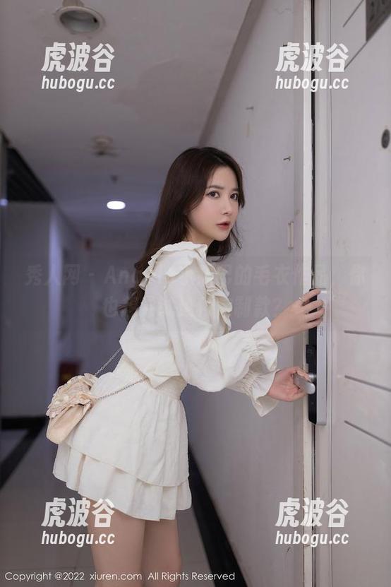 秀人网-Angela小热巴 秀人网 - Angela小热巴的毛衣作品,你也想尝试这种定制款?