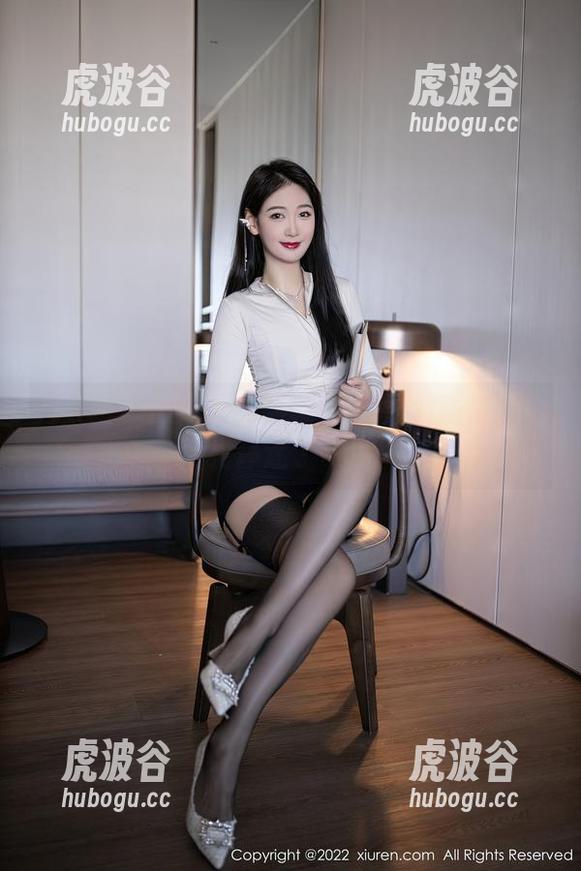 秀人网-娇喘JC 秀人网 - 眼镜下的娇喘JC:你们别被她的光环迷了眼!