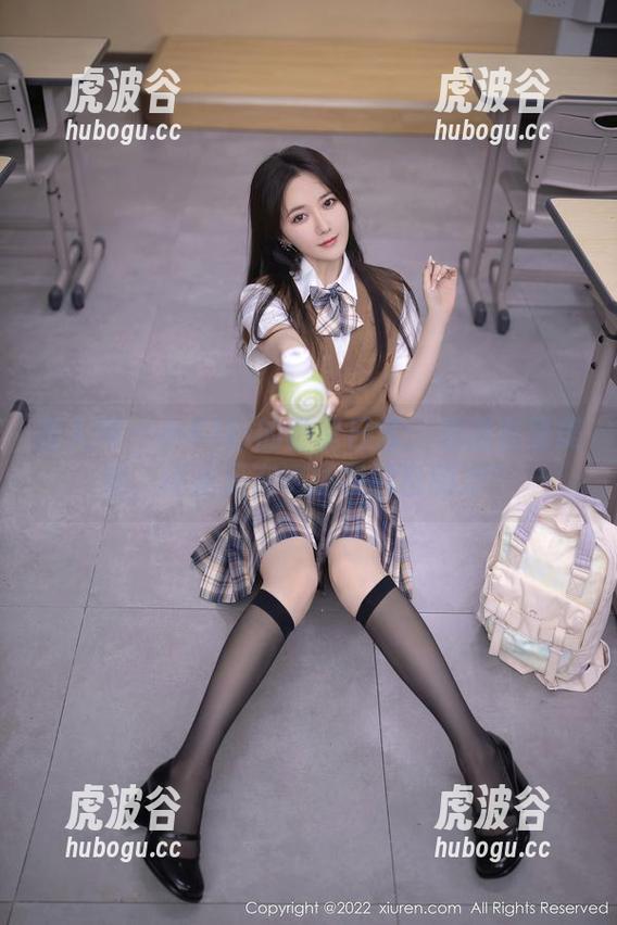 秀人网-小Kiki 秀人网 - 小Kiki的卧室日常:是睡衣是美图,还是只在测试我的自制力?