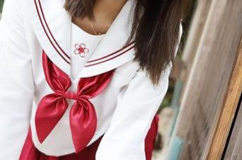 美媛馆 - 作品呈现:小波多的制服,究竟能让人驻足多久?