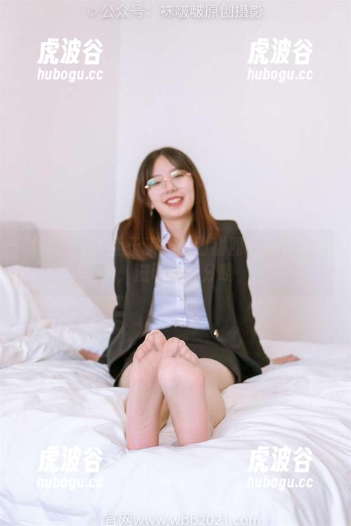 袜啵啵-甜甜圈 袜啵啵 - 不止于工作:甜甜圈的秘书写真,滋味自有分晓