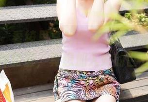 青豆客 - 看绮里嘉的肉丝定制写真，想到那种甜蜜，真想加入她的世界。