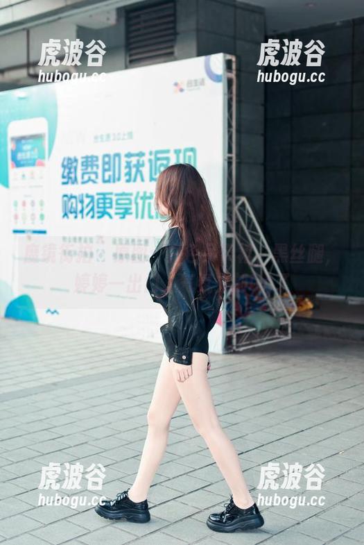 魔镜街拍-婷婷 魔镜街拍 - 原图:白色吊带裙、黑丝腿,婷婷一出门,气氛立刻Up了